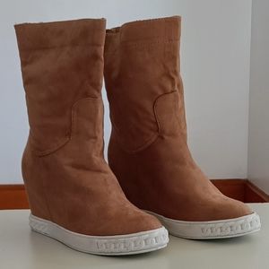 NWOB Bamboo Brand Boots, 8 1/2 - Hidden Heel